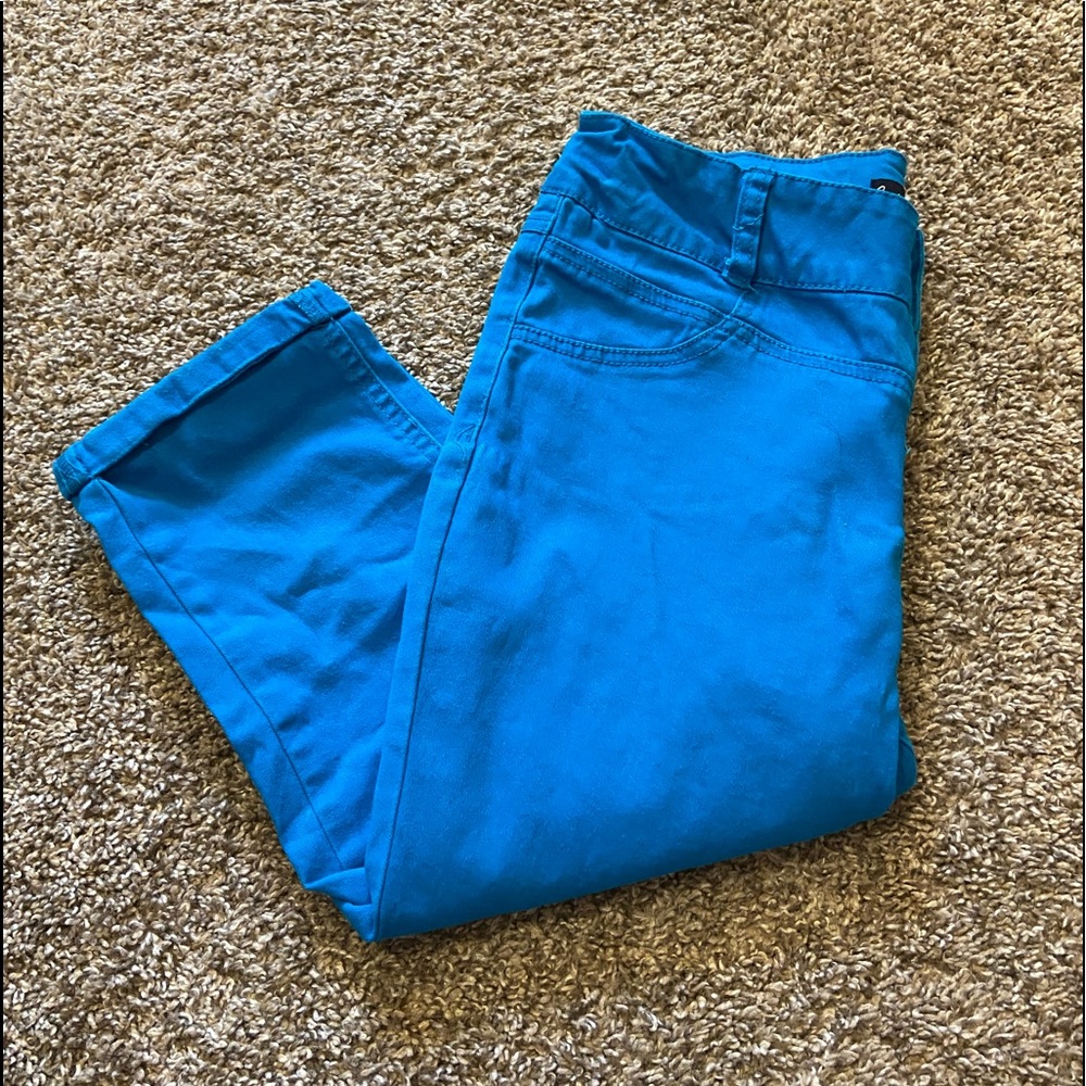 Gently used light blue capris.